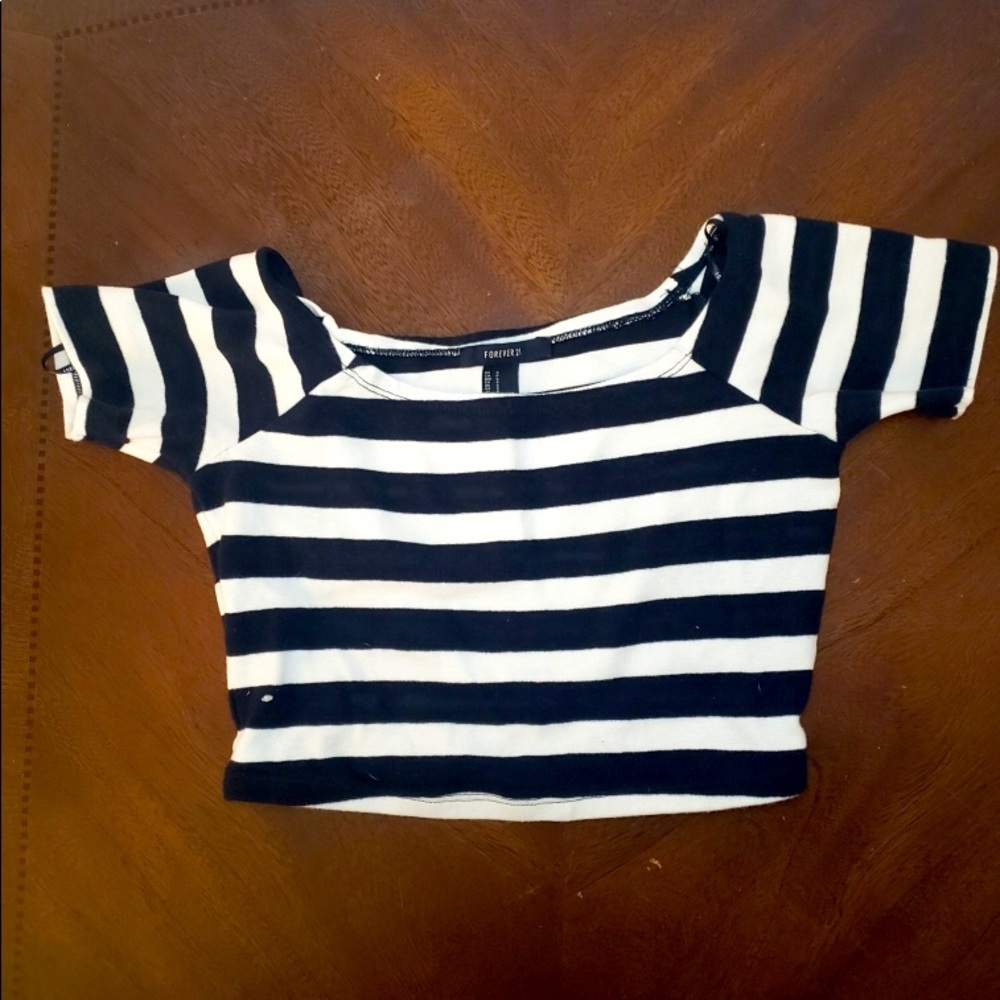 black and white crop top